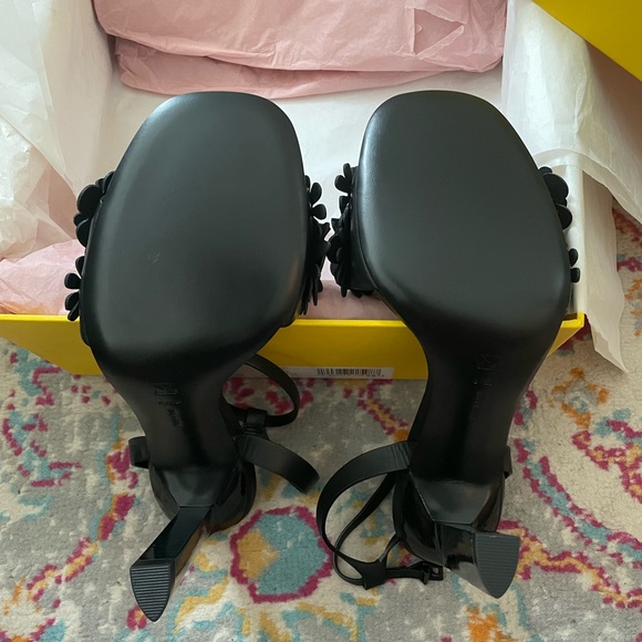 ✨MERCEDES CASTILLO floral leather sandals ✨ - Picture 4 of 4